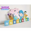 Placa infantil para pared con diseño de pocoyo o de tus personajes y dibujos favoritos y el nombre de tu hijo o hija. en madera