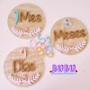 Placas cumplemeses en madera para las fotografias de cada mes del bebé